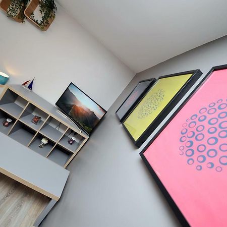 Stone'S Throw City Centre - Tv In Every Bedroom! Σουόνσι Εξωτερικό φωτογραφία