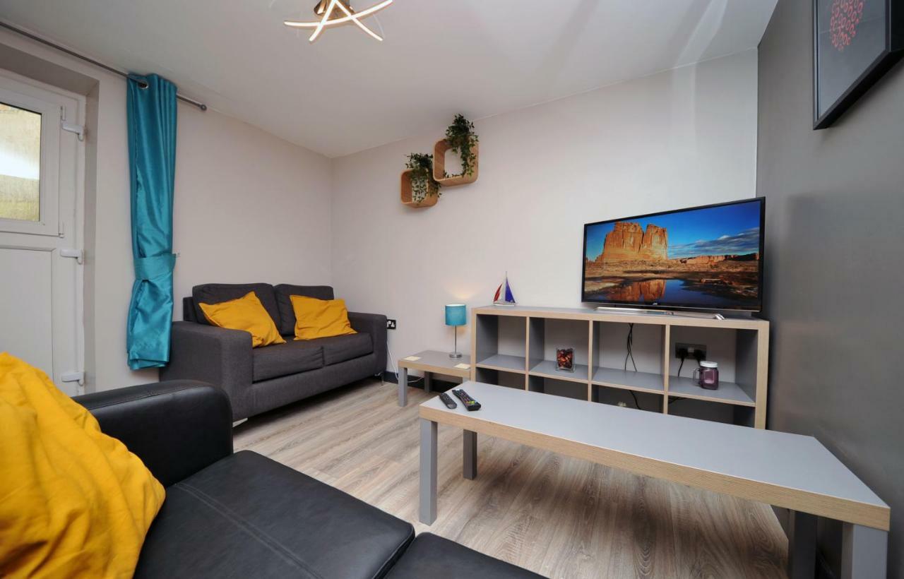 Stone'S Throw City Centre - Tv In Every Bedroom! Σουόνσι Εξωτερικό φωτογραφία