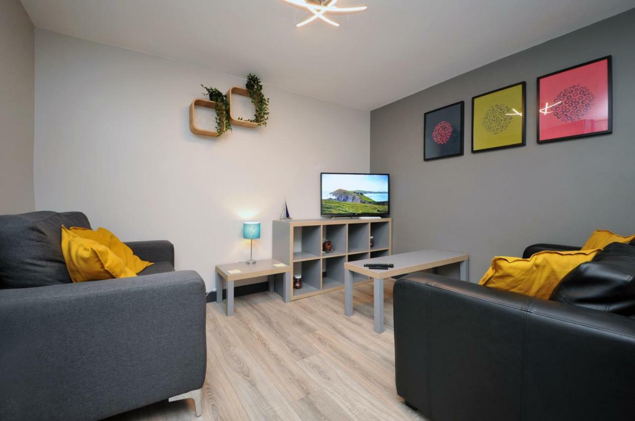 Stone'S Throw City Centre - Tv In Every Bedroom! Σουόνσι Εξωτερικό φωτογραφία