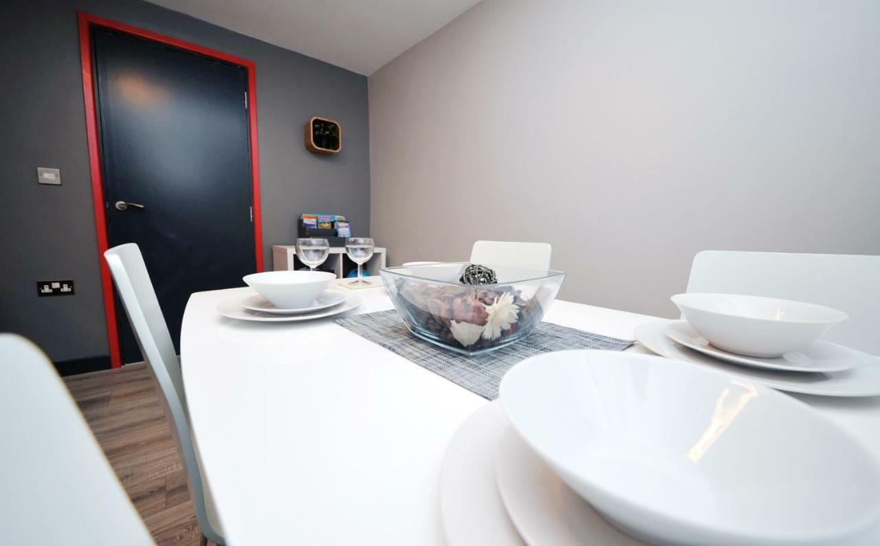 Stone'S Throw City Centre - Tv In Every Bedroom! Σουόνσι Εξωτερικό φωτογραφία