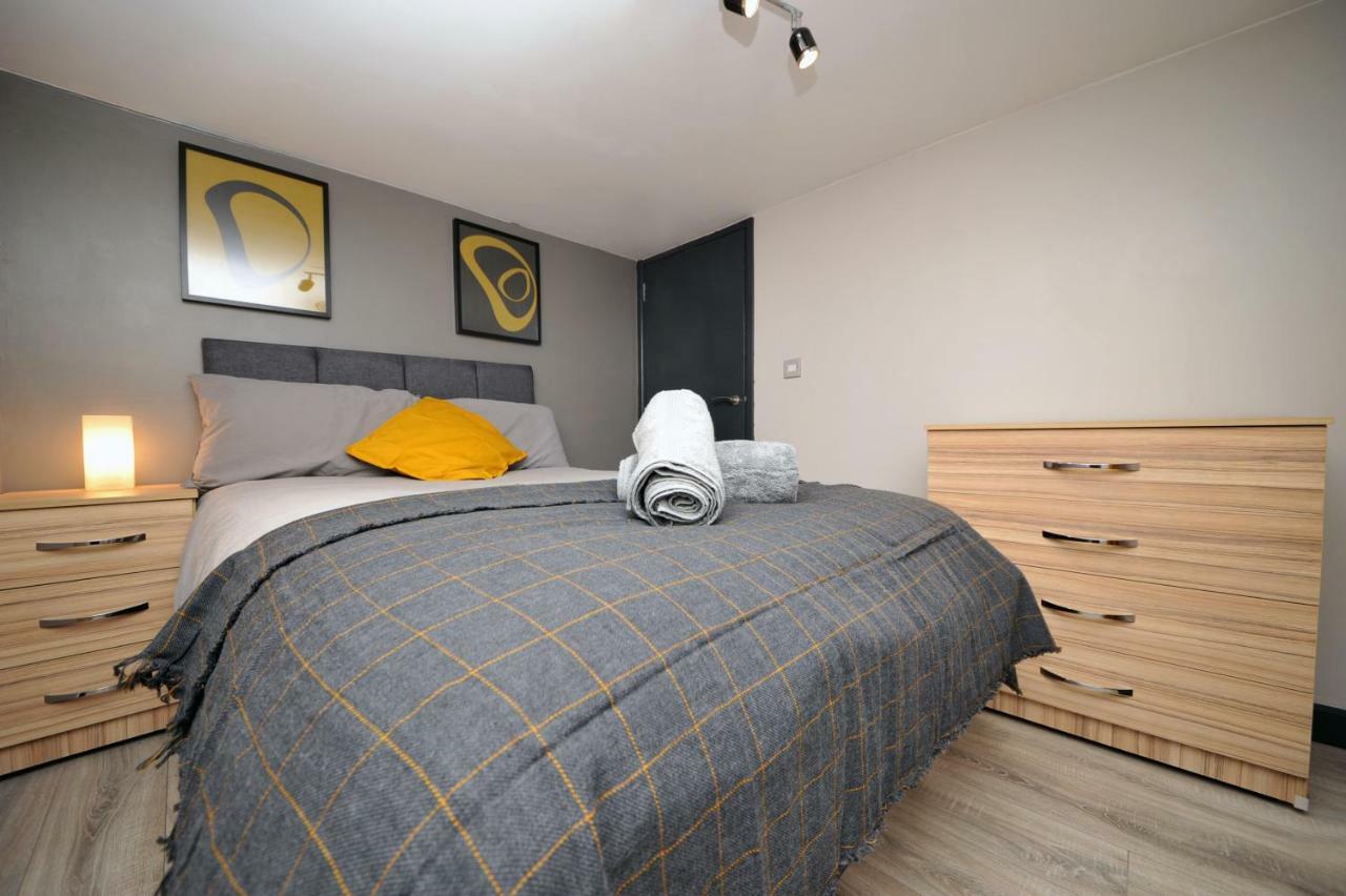 Stone'S Throw City Centre - Tv In Every Bedroom! Σουόνσι Εξωτερικό φωτογραφία