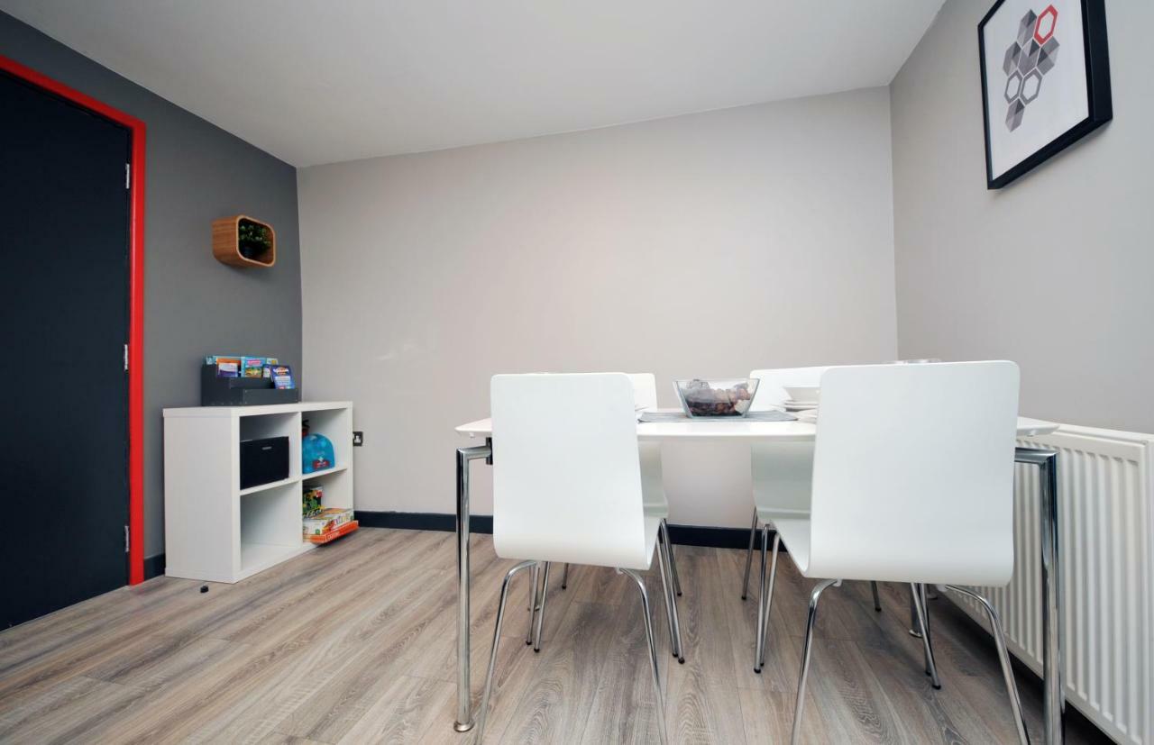 Stone'S Throw City Centre - Tv In Every Bedroom! Σουόνσι Εξωτερικό φωτογραφία