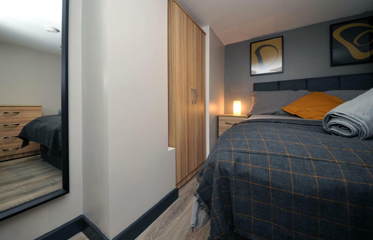 Stone'S Throw City Centre - Tv In Every Bedroom! Σουόνσι Εξωτερικό φωτογραφία