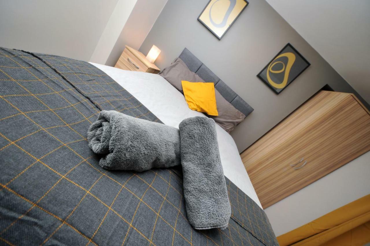 Stone'S Throw City Centre - Tv In Every Bedroom! Σουόνσι Εξωτερικό φωτογραφία
