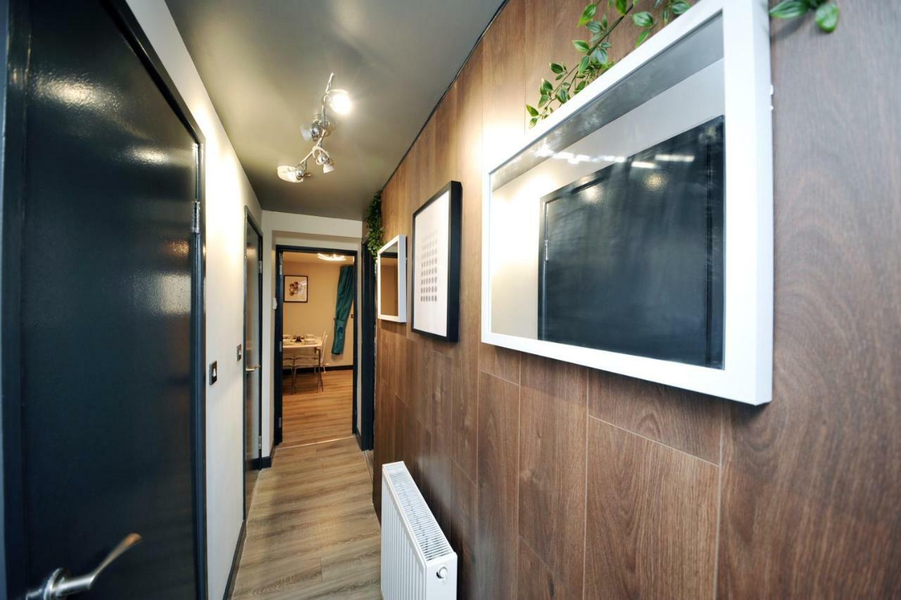 Stone'S Throw City Centre - Tv In Every Bedroom! Σουόνσι Εξωτερικό φωτογραφία