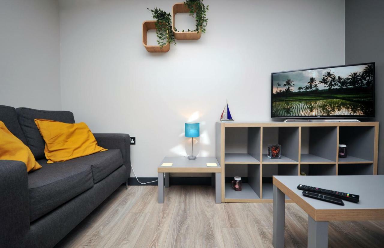 Stone'S Throw City Centre - Tv In Every Bedroom! Σουόνσι Εξωτερικό φωτογραφία