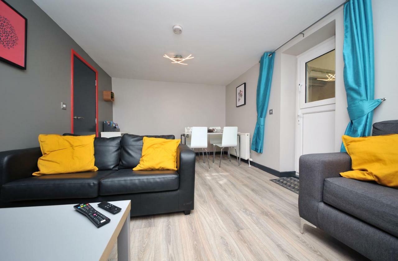 Stone'S Throw City Centre - Tv In Every Bedroom! Σουόνσι Εξωτερικό φωτογραφία