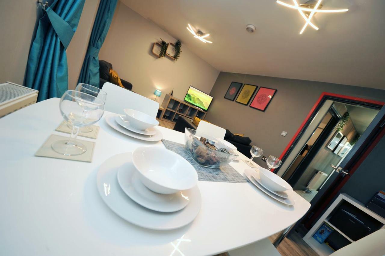 Stone'S Throw City Centre - Tv In Every Bedroom! Σουόνσι Εξωτερικό φωτογραφία